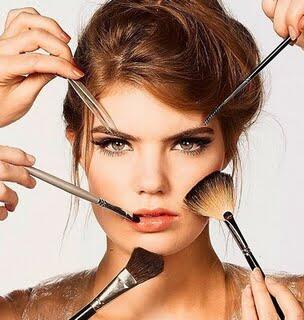 Didabar1's tweet photo. #aperitrucco #makeup #makeupinvetrina.Volete conoscere e provare il trucco ideale per il vostro viso?Domani@Didabar http://t.co/ZVsAGSjYlF