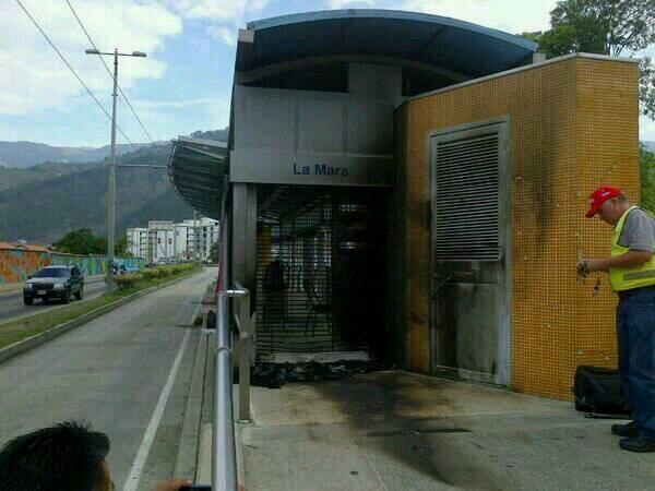 InfoMeridaVe's tweet photo. Esto es lo que quieren los señores de la oposición hacer con nuestro país... Destruirlos... http://t.co/G7JbgowCPz
