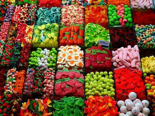EsHumorAbsurdo's tweet photo. RT SI ASDFGHJKLÑ, CON UNA HABITACIÓN LLENA DE COSAS COMO ESTA SOY FELIZ. http://t.co/c9Pm3KdLAj