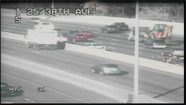 VickyEvansTV's tweet photo. SB I-25 before 20th left lane wreck... just adding to the extra heavy drive this morning on all hwys! http://t.co/V17HRcDQt1