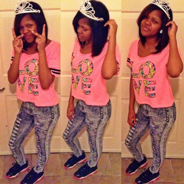 xBaddie___'s tweet photo. Finna kill these hoes today ! B**ch it's my birthday 😘🎂💕💕 http://t.co/FgUd8wJxa4