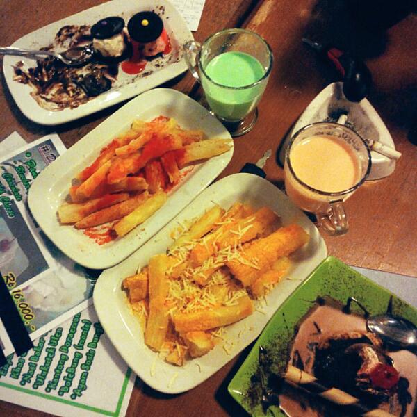 Perpaduannya apa bingiiiitttsss <a href="/riowicaksana/">Rio Wicaksana</a> "<a href="/WaroengGetoek/">Waroeng Getoek</a>:  """