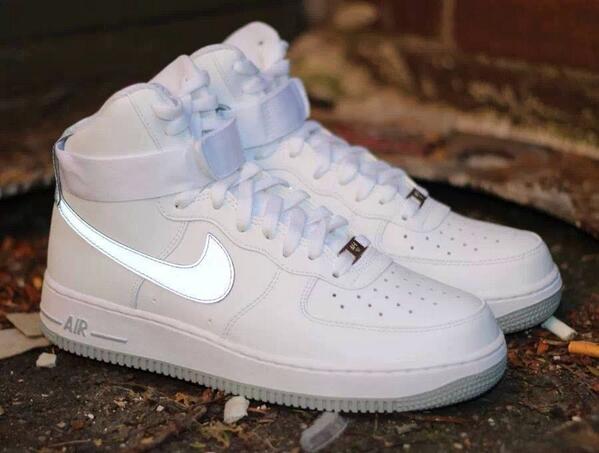 BasketsPost's tweet photo. Air force 1 #PosbadBasket ❤️ http://t.co/So7kUTr61p
