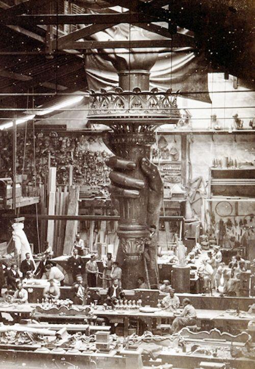 HistoryInPics's tweet photo. Statue of Liberty being built http://t.co/L7edcMt6mT