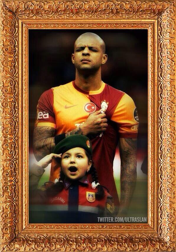 uAYurtici's tweet photo. İNADINA FELIPE MELO ! #ultrAslan http://t.co/AhFGcvbyMh