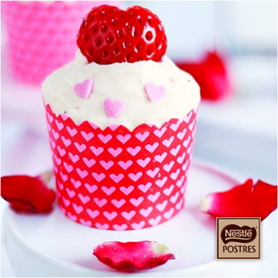 RecetasMyN's tweet photo. Empezamos la semana con estos deliciosos Cupcakes de chocolate blanco y fresa. http://t.co/1EfPOXn2vU http://t.co/oatXt9wOGp