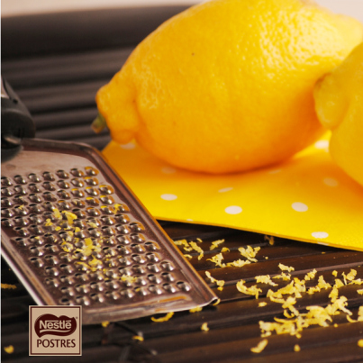 RecetasMyN's tweet photo. ¿Quieres saber cómo rallar un limón fácilmente? http://t.co/ELLXzHPHPo http://t.co/xByrlrFfQc
