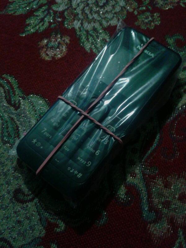 RNaufalyanto's tweet photo. Hp canggihh , tahan aiirr http://t.co/xMbW1LtcGQ