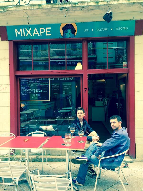 Fat_Sim's tweet image. Nouveau Magasin / Bar à Angers : MIXAPE. A découvrir au plus vite. #Vinyles #Fringues #Bar