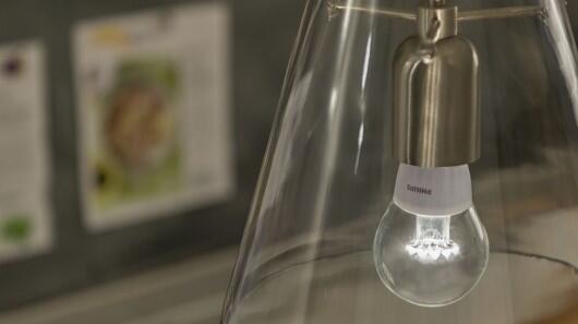 techarctweets's tweet photo. Philips launches clear LED bulb with the look of an incandescent -  http://t.co/Jvc3KjPYIJ http://t.co/QbtOWbJOdw