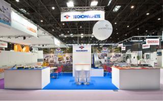 Stand tecnomagnete pendant le salon de l'industrie a Paris