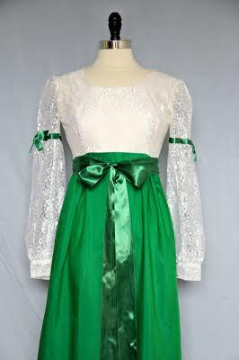 ColleenB123's tweet photo. No. RT @GloZell: YOUR WEDDING GOWN @ColleenB123 Something Old Something New something Borrowed something Green http://t.co/ukrAHdI9Ye