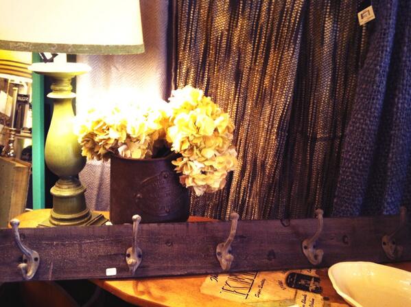 burlapblossoms's tweet photo. Loving out new coat hanger from #parkhillcollection #woodandmetal http://t.co/jrFNfAKQRt