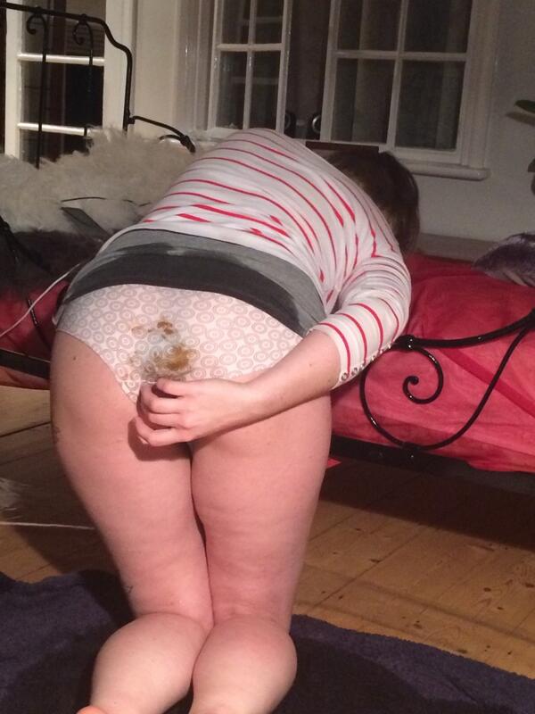 Blue2Red_cams's tweet photo. @Pippa_Piddleton is shitting her panties now on http://t.co/di6baXsLNE http://t.co/rqGMdwxRrf