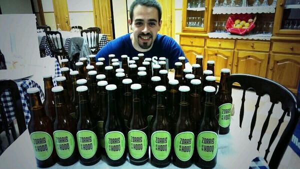 ivangt91's tweet photo. Ya hemos embotellado.Tres semanas y lista para beber. Esta #cerveza promete @Artesanux http://t.co/W3LQHw36aD