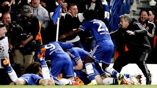 MourinhoNews's tweet photo. What a celebration. #CFC #Mourinho http://t.co/d7cRIE3lQa
