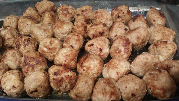 Simplyasa's tweet image. Kvällsaktivitet. En god sådan...