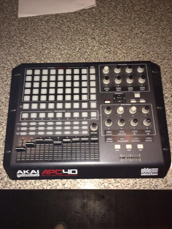 Selling this akai apc40 before we move to LA 175$