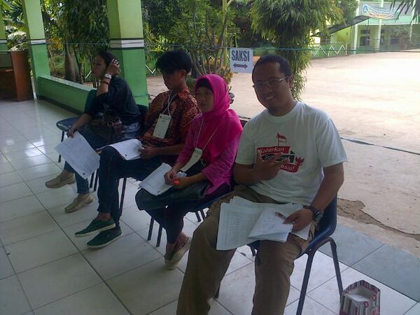 Bersama saksi lain tetap semangat di TPS 45 Jatisari,bekasi #saksiPKS #Pemilu2014 #pemilucerdas