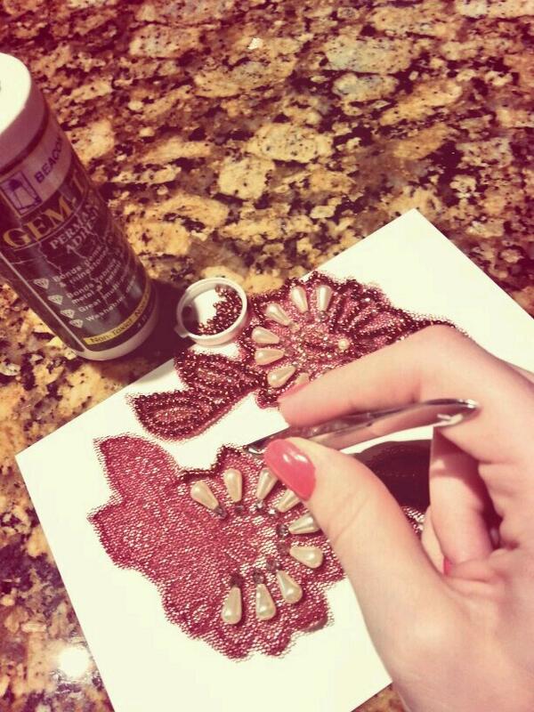 MaNoKinDesign's tweet image. Glamming up the appliques for my #HeartTruthYYC dress...one bead at a time! @hearttruthyyc #fashionshow #reddress