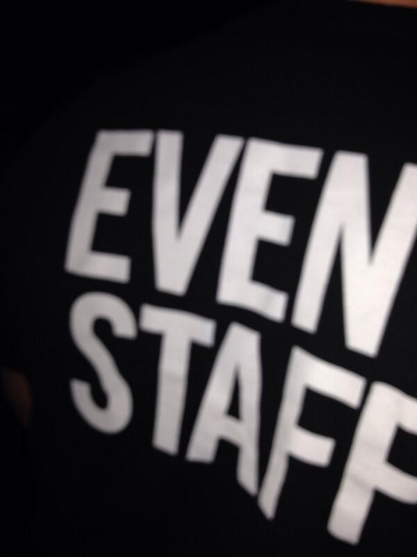 traciwithan__i's tweet image. I want to kick this guys arse. #pitsecurity  #kingsofleon @BOKCenter #inmyway!!!!!