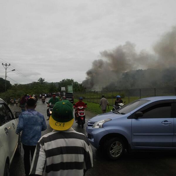 Gagal take off pesawat advent nabrak jembatan doyo