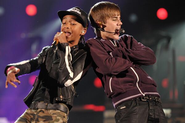 Джейден смит 2011. Джейден смит и бибер. Джейден смит и джастин бибер. Джейден смит и джастин бибер 2022. Джейден смит и джастин бибер.