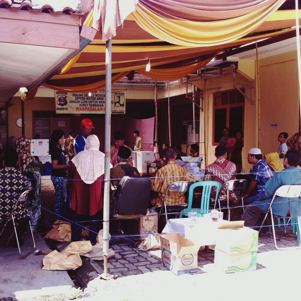 Alr4ihan's tweet image. TPS terpaksa tetap dibuka,walaupun waktu pencoblosan sudah lewat #ElectionDays