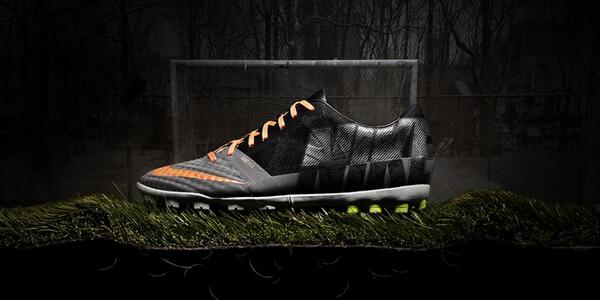 nikefootball's tweet photo. Where instincts rule, your game will rise. Beat the turf with Bomba:
http://t.co/yGaHATSF8i #FC247 http://t.co/HBuSHD022H