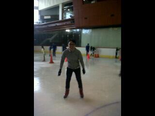 Oojel's tweet photo. Ice skatting :) http://t.co/Xpc76qBNmt