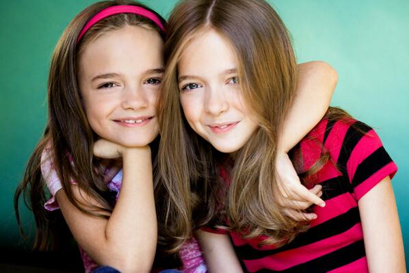 PatsohnSohn's tweet photo. My girls Hannah and Mykayla.  Beautiful, talented actresses, and just awesome! http://t.co/sne9EHhPIe
