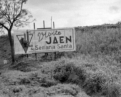 conocejaen's tweet photo. Antigua valla publicitaria de la #SemanaSantaJaen #conocejaen http://t.co/YFLSrBG0Li