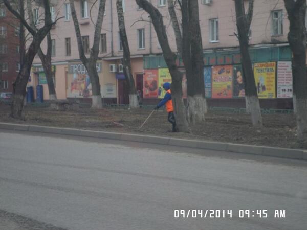 Shestakov_SV's tweet photo. @GruzdevVladimir @Avilov_E 1/3 Уборка территории по ул. Кирова http://t.co/aET55oUkI4