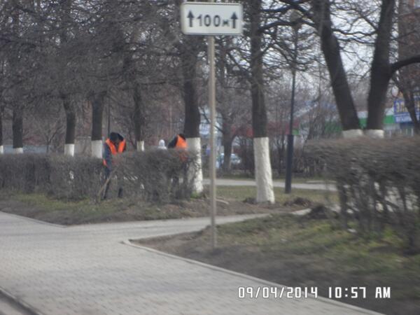 Shestakov_SV's tweet photo. @GruzdevVladimir @Avilov_E Уборка мусора и листвы по ул. Кирова http://t.co/Y8w2Q8dlWR