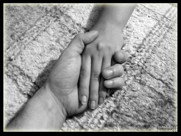 nastja_str's tweet image. @Lobenko90 ...когда твоя рука в моей руке,  то все плохое где-то вдалеке...