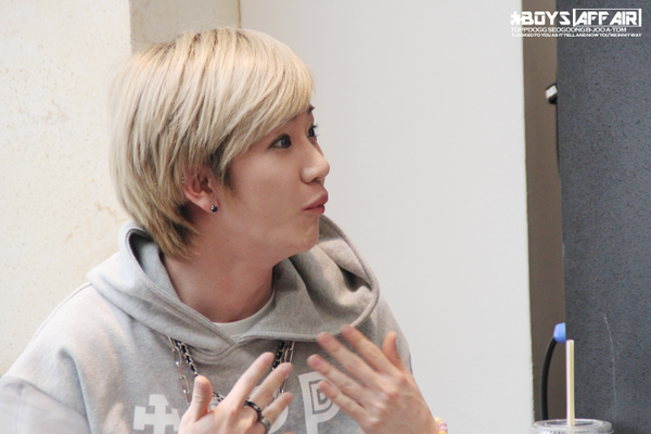 BOYSAFFAIR's tweet photo. #비주 #김병주 #toppdogg #탑독 (@ToppDoggHouse)

오잉? ⊙.⊙ 병주에게 무슨 일이 있었던 걸까요? http://t.co/LKwcJpRZsi