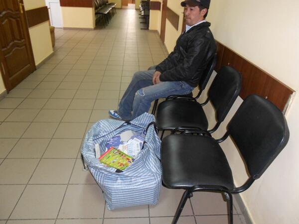 Shestakov_SV's tweet photo. @GruzdevVladimir @Avilov_E @N_Kononykhina Пресечен факт незак. расклейки реклам. объявлений на территории Прол.р-на http://t.co/VwZx6f6M0U