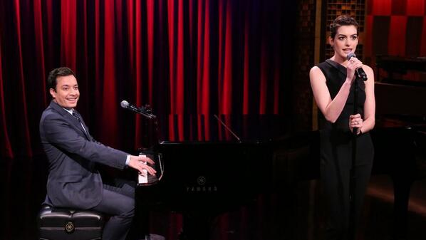 hanne_katrine's tweet photo. #ukulelehanne er SÅ hip! Det var bare det. @FallonTonight https://t.co/dfsd5yBVvg http://t.co/4mx8IDfrVc