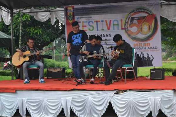 LittleMindLM's tweet photo. perfome di umj http://t.co/k6Z52RoAey