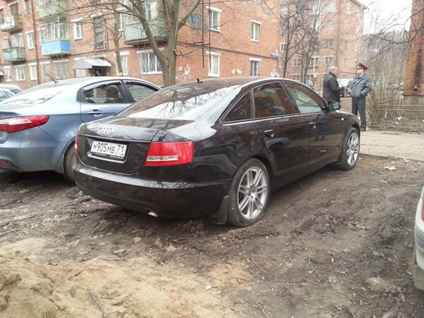 Shestakov_SV's tweet photo. @GruzdevVladimir @Avilov_E 1/2 парковки автовладельцами (парковки на газонах). Нарушители будут привлечены к http://t.co/EyNwq4e2mx