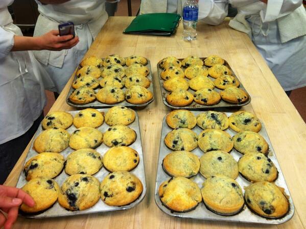 PlantBasedRaych's tweet image. Blueberry muffins fresh out of the oven 😍👅💙 #IntroToBaking