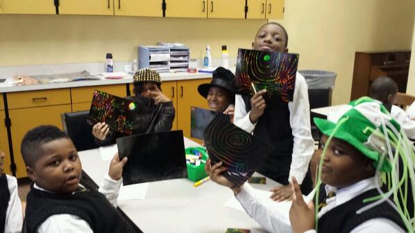 MsLounds216's tweet photo. 5th grade showing movement using line on scratch board, they  nailed it!!  :-) @ICANSCHOOL @LEPFalcons #expressionism http://t.co/VlRYoMfRbu