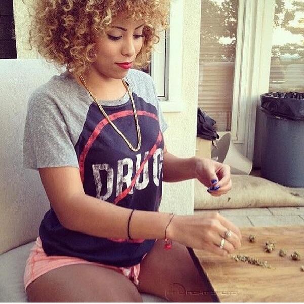 #WCW Gotta Love A Chick That Keep One Rolled @Kaylin_Garcia.