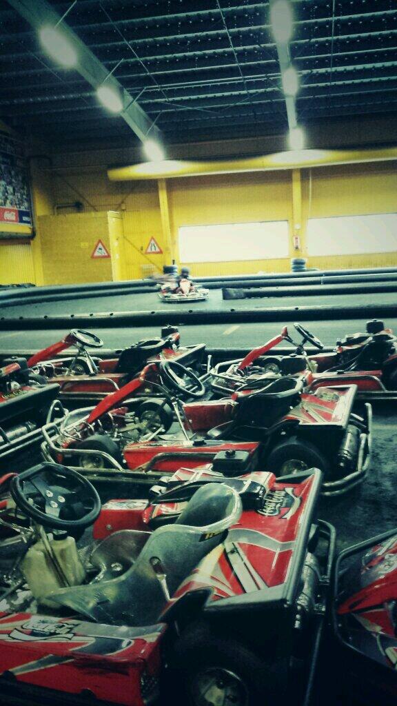 AarbergKent's tweet photo. Studentpolitikere på fritida ;) #gokart #velferdstinget http://t.co/pSgd3xfbnW