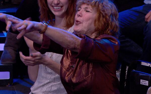 All you need to win, is a word of encouragement from a family member! Who do you turn to for help? #MinuteToWinIt