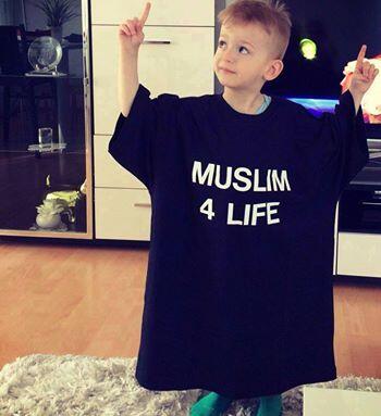 Een Engelse jongen die zich bekeerde tot de Islam. Ma Sha Allah. "Muslim 4 Life." #Islam
