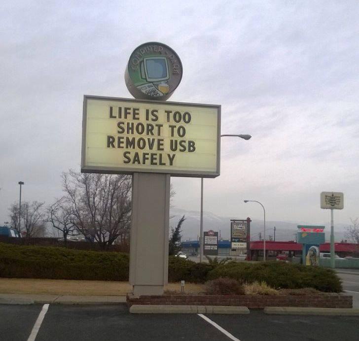 BkzNOYzIEAI-lIp.jpg:large