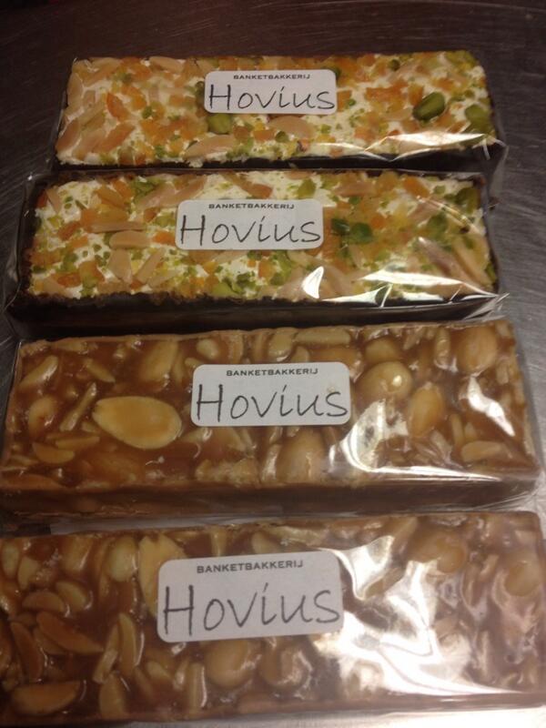 Nieuw nougat reepjes met amandel , sinaasappel en pistache en amandel fudge reepjes ook mooi en lekker als cadeau