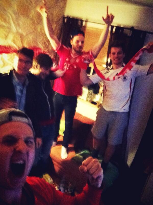 Balaschnikov's tweet photo. Super Sieg vom Fc Bayern#SkyCL #FCBMUFC @KraftAnna @maxe_hk @bastikingtemme @ChrisRFP @Sky_Christina @Erikmeijer_ http://t.co/nR7tSVDtrx