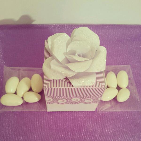 Memoryat_'s tweet image. Decorated favour box 💜